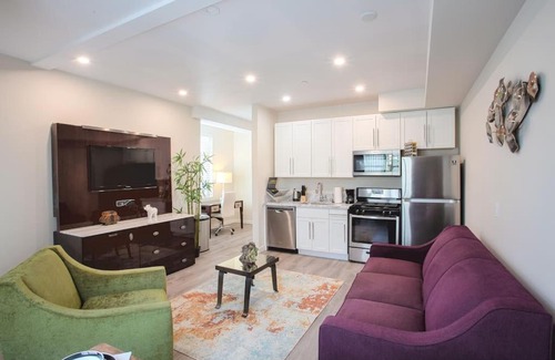 Bankers Hill Apartamento | Luxurious One Bedroom Suite with Balboa Park View