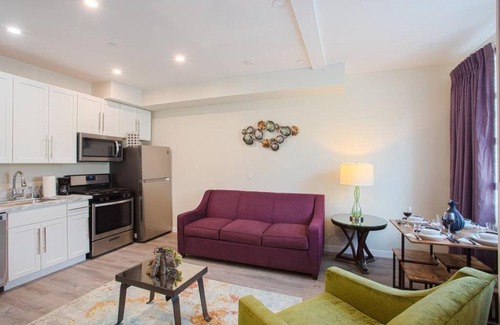 Bankers Hill Apartamento | Luxurious One Bedroom Suite with Balboa Park View