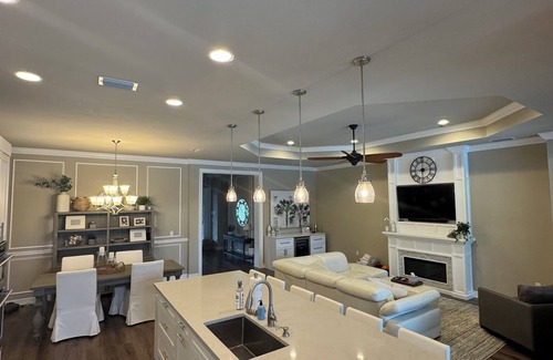 Naples Casa | LUXURIOUS OPEN CONCEPT WATERFRONT HOME. 3 BED 3 BATH. PRIVATE HEATED POOL & SPA.