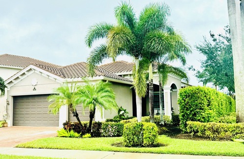Naples Casa | LUXURIOUS OPEN CONCEPT WATERFRONT HOME. 3 BED 3 BATH. PRIVATE HEATED POOL & SPA.