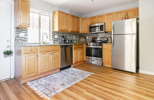 Bridgeport Casa | Luxurious & peaceful home, perfect location! 5 min from everything.