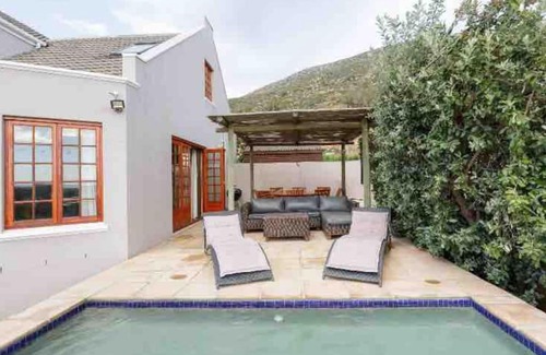 Capri Casa | Luxurious Peaceful Mountain Retreat-Heated Pool