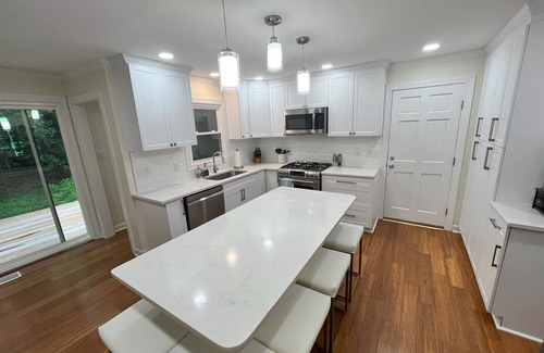 Northwest Raleigh Casa | Luxurious, Pet-Friendly, 6-bed home near RDU and North Hills w/ 2-car garage