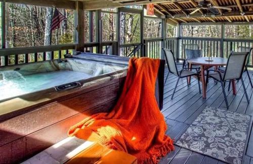 Gatlinburg - Pigeon Forge Chalet De Esquí | Luxurious Pigeon Forge Cabin, w/HotTub, EasyDrive, Arcade Game, Panoramic Views