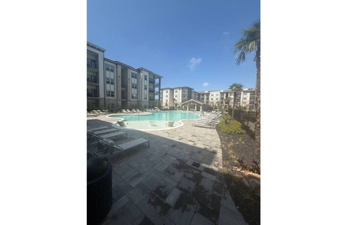 McDonough Apartamento | Luxurious Plush Apartment