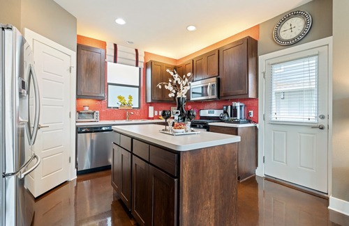 North Austin Civic Association Condominio | LUJOSO condominio elegante 3 dormitorios / 3 baños completos! Deco exclusivo a 5 minutos del dominio