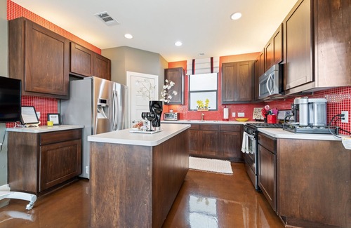 North Austin Civic Association Condominio | LUJOSO condominio elegante 3 dormitorios / 3 baños completos! Deco exclusivo a 5 minutos del dominio
