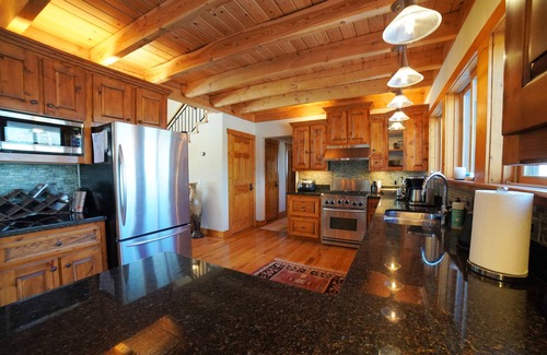 Victor Casa | Luxurious Private Mountain Retreat w/Hot Tub + Sauna