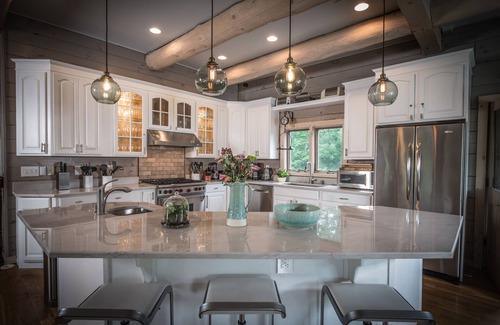 Saugerties Casa | Lujoso, privado Mtn Estate- Cerca de Woodstock en 14 acres con piscina y jacuzzi