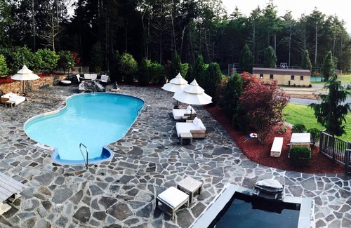 Saugerties Casa | Lujoso, privado Mtn Estate- Cerca de Woodstock en 14 acres con piscina y jacuzzi