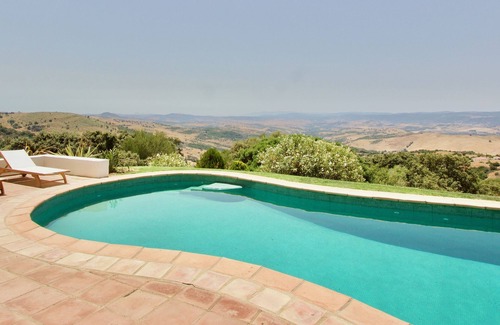Gaucín Villa | Lujosa villa privada con piscina y amplio jardín en una finca asegurada