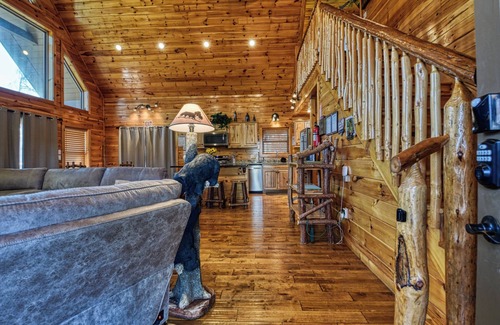 Gatlinburg - Pigeon Forge Cabina | PIGEON FORGE! 4BR / 3. 5 BA. Duerme 10! Bañera de hidromasaje! ¡BONITO!