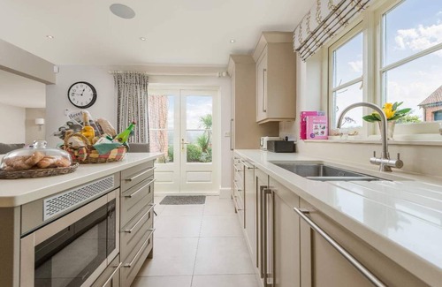 Woolhope Casa | Luxurious property with downstairs bedroom and wet room,large garden,games room