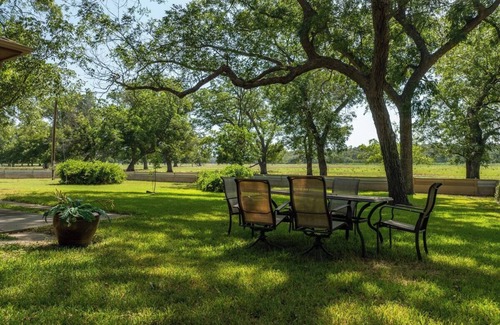 Hamilton Casa | Luxurious Ranch Retreat. Peaceful, beautiful, safe, clean… Paradise found!!
