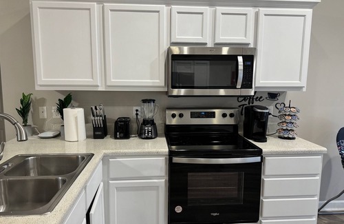 Spring Hill Casa | Luxurious Ranch Style Modern 3BR 2 Bath home!