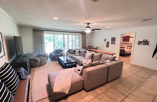 Mid America Casa | Luxurious Relaxation on Lake Hamilton