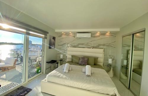 North Bay Village Apartamento | Luxurious remodeled direct Waterfront apartment with Miami skyline view and outdoor terrace Free parking 5min drive to Miami Beach
