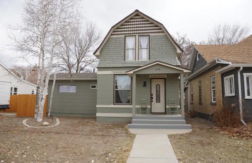 Delta Casa | Luxurious Renovated Gem in Convenient Location!