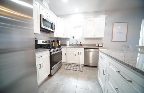 Delta Casa | Luxurious Renovated Gem in Convenient Location!