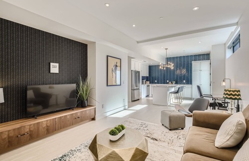 Whittier Apartamento | Luxurious Rental with Ideal Downtown Proximity - Stroll to Pearl Street and CU.