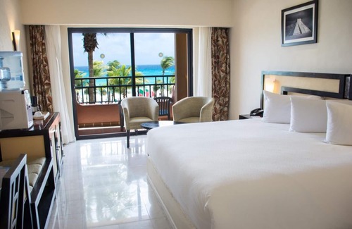 Área de Playacar Fase II Complejo | Luxurious Retreat in Sandos Playacar SPA AND BEACH RESORT 95.00 night special