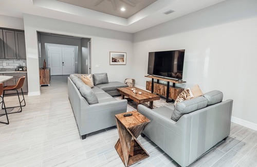Long Meadow Casa | Luxurious Retreat 4BR/3.5 BA Heated pool/spa