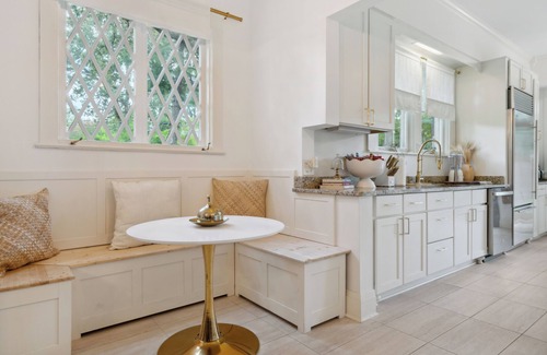 East Memphis Casa | "Luxurious Retreat for Families, Couples & Work Getaways Cozy Oasis of Elegance!