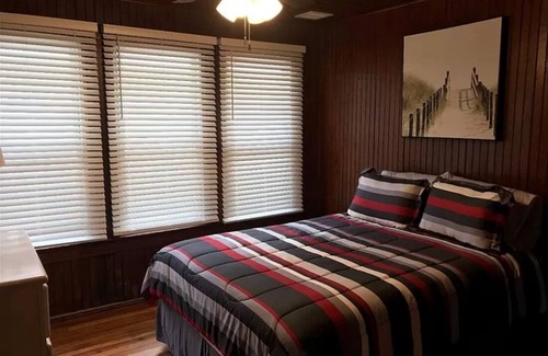 Glasser Casa | LUXURIOUS RETREAT IN A TRANQUIL SMALL TOWN FOR A PEACEFUL GETAWAY
