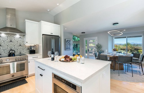 Graton Casa | Luxurious Retreat In The Vineyards Green Valley Oasis