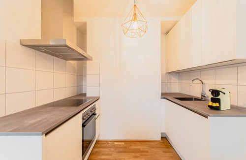 Weißgerber Apartamento | ♛Luxurious Retreat | Mins to City Center + Balcony