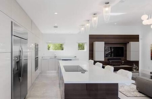Summerplace Casa | Luxurious Retreat At The Whispering Palms
