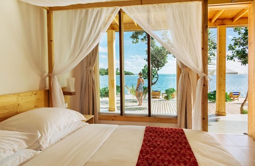 Maradhoo Hotel | Luxurious room with Private Beach Access and Breathtaking Views from Your Bed