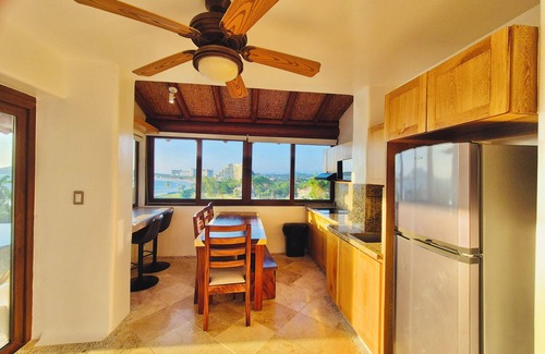Ixtapa Complejo | ¡Lujosa Residencia Frente Al Mar con Jacuzzi Privado y Vista Increíble!