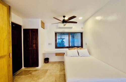 Ixtapa Complejo | ¡Lujosa Residencia Frente Al Mar con Jacuzzi Privado y Vista Increíble!