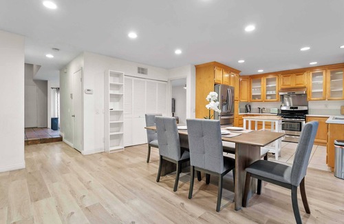 La Mirada Casa | Luxurious Sanctuary on Santa Gertrudes Ave #41808