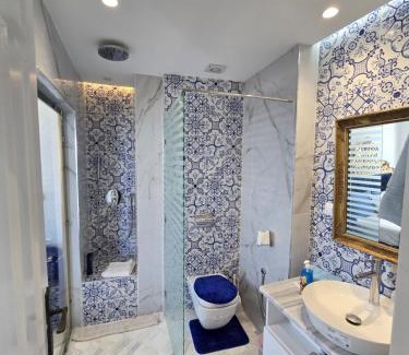 La Marsa Apartamento | Luxurious Sea View with Private Beach in Gammarth, Marsa
