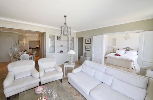 Antibes City Centre Apartamento | Lujoso apartamento de 2 dormitorios frente al mar con balcón, WIFI, aire acondicionado, para 4 cerca de la playa