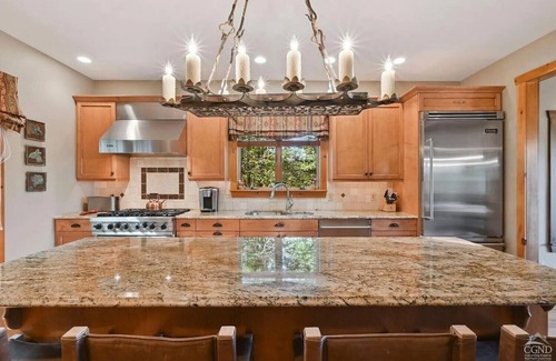 Windham Cabina | LUXURIOUS & SERENE SKI-IN/ SKI-OUT "Winterfell" LODGE