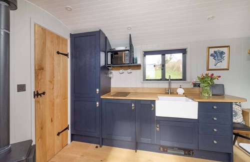 Sidmouth Cabina | Luxurious Shepherds Huts, Outdoor Baths, Sea Views