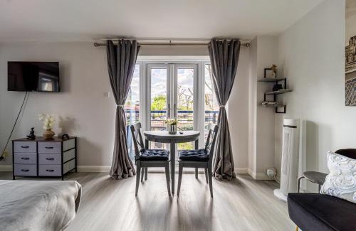 Livesey Apartamento | Luxurious & Spacious 3-BR Free Parking Balcony