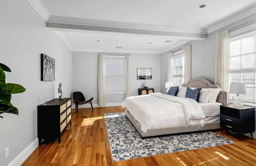Dorchester Casa | Luxurious Spacious 3BD/2.5BA Condo w/Garage & Pool