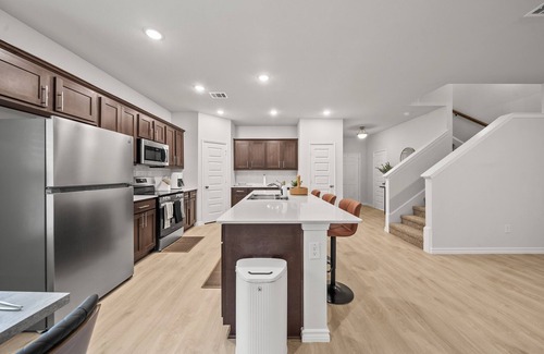 Denton Villa | Luxurious & Spacious 4 Bed Duplex Getaway with Pool Table in fabulous Denton TX