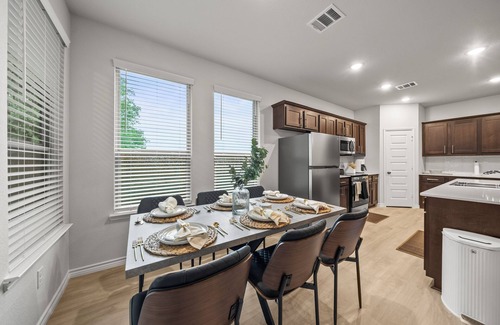 Denton Villa | Luxurious & Spacious 4 Bed Duplex Getaway with Pool Table in fabulous Denton TX
