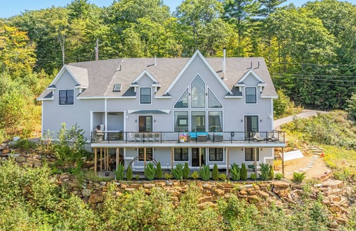Campton Casa | Luxurious Spacious 6-bedroom House. Best Views, Hot tub. Waterville Estates!