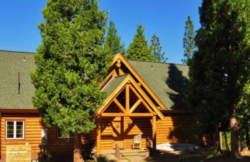 C-Road Cabina | Luxurious & spacious log cabin rental. Family friendly. Lots of amenities.