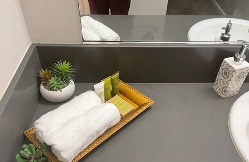 Downey Apartamento | Luxurious stay: 20 min to Disney, Airport, Beaches
