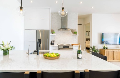 Long Bay Condominio | Luxurious Stay at Oceanfront Resort