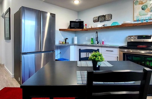 Grande Prairie Apartamento | Luxurious Studio Haven - Newly Renovated for Your Comfort! 🌟