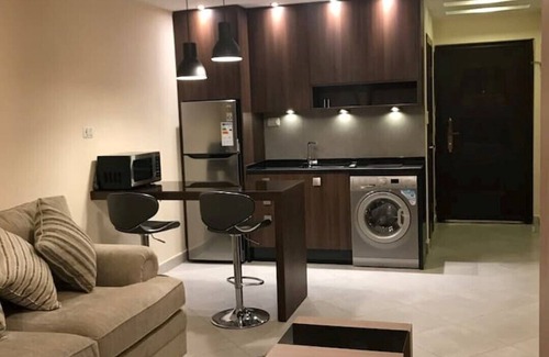 Al Swaifyeh Apartamento | Luxurious studio 13 mins to downtown - few steps to great foods, cafes, shops