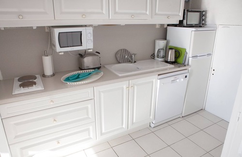 Meze Apartamento | Estudio de lujo 'pies en el agua' (3 metros del estanque).